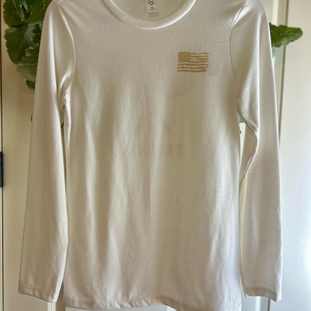 Women’s long sleeve athletic tennis tee